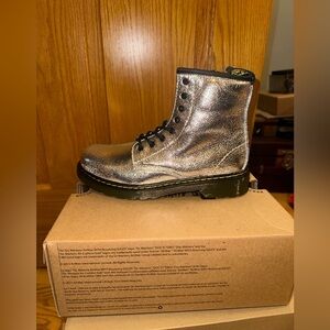 DR MARTEN 1460J  Silver crinckle Metallic size big kid 4 EU36